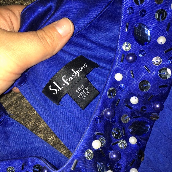 Dress - Picture 3 of 4